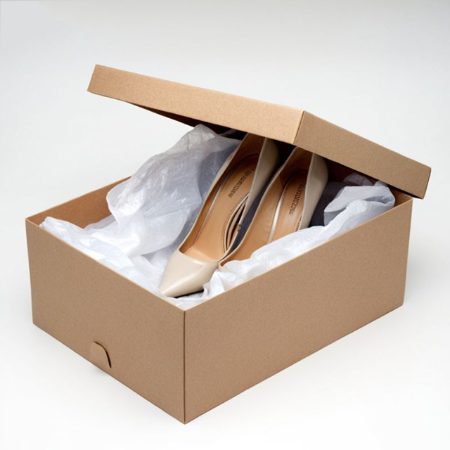Hộp đựng giày dép được làm từ chất liệu carton