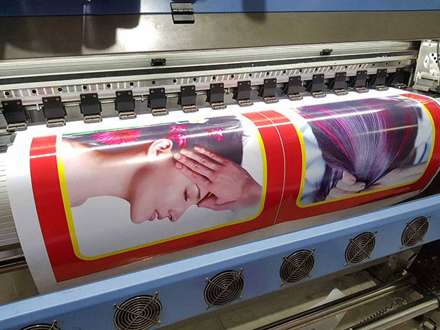 Khi đặt in decal theo yêu cầu, việc chuẩn bị đầy đủ thông tin