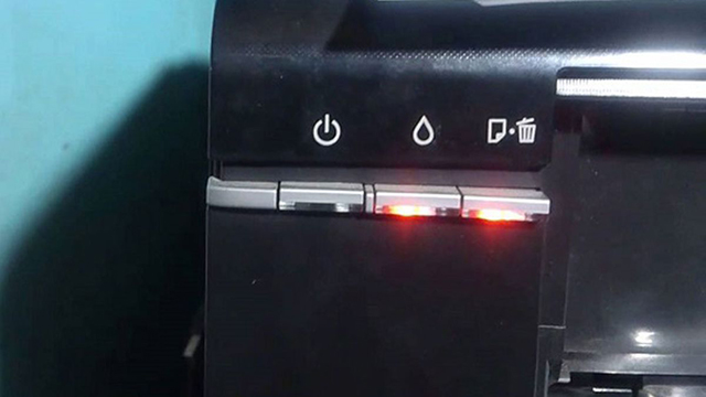 Máy báo đèn đỏ hoặc không in được cũng là lỗi thường gặp