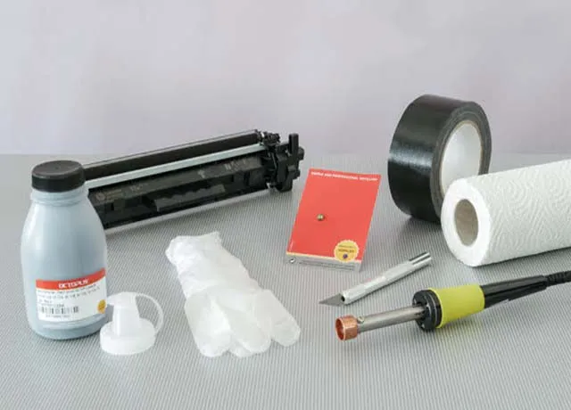 Chuẩn bị đầy đủ dụng cụ để thay mực in
