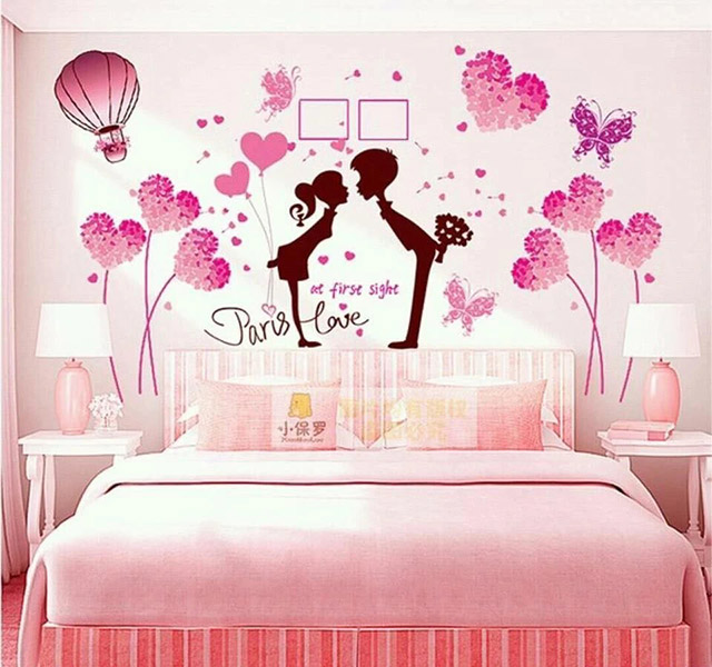 Decal dán tường phòng ngủ màu hồng